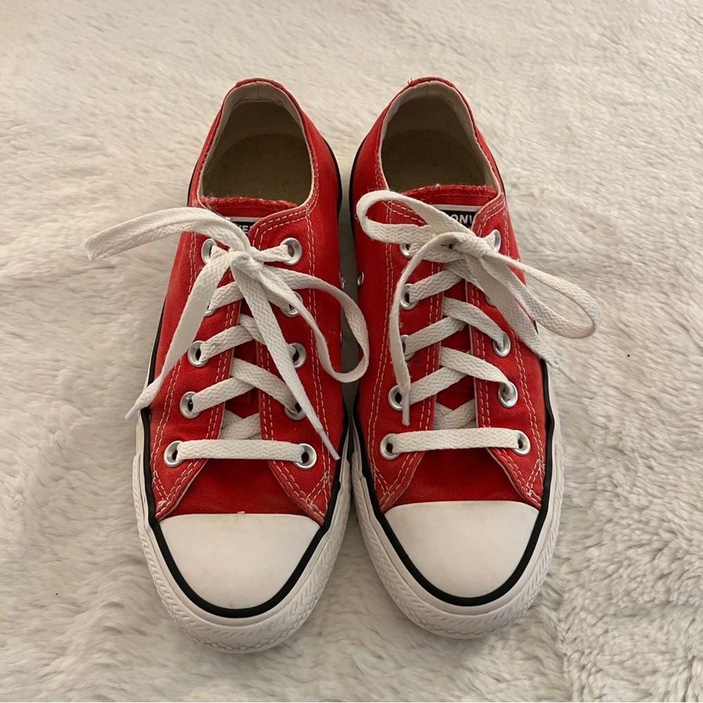 CONVERSE 4 (6) Red Low Top Laced Canvas Classic - Picture 8 of 9